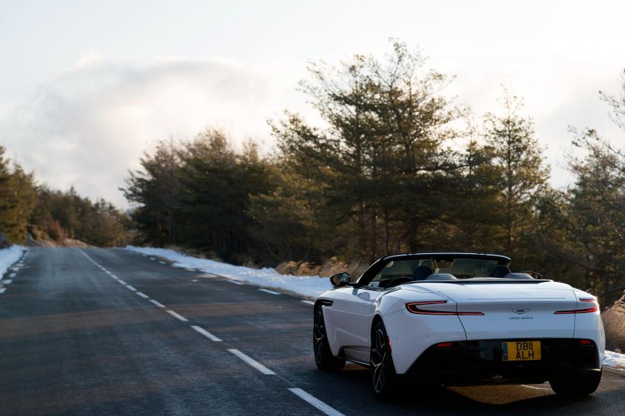  Aston Martin DB11 V8 Volante 2018 года  (NA) (фото 13 из 40)